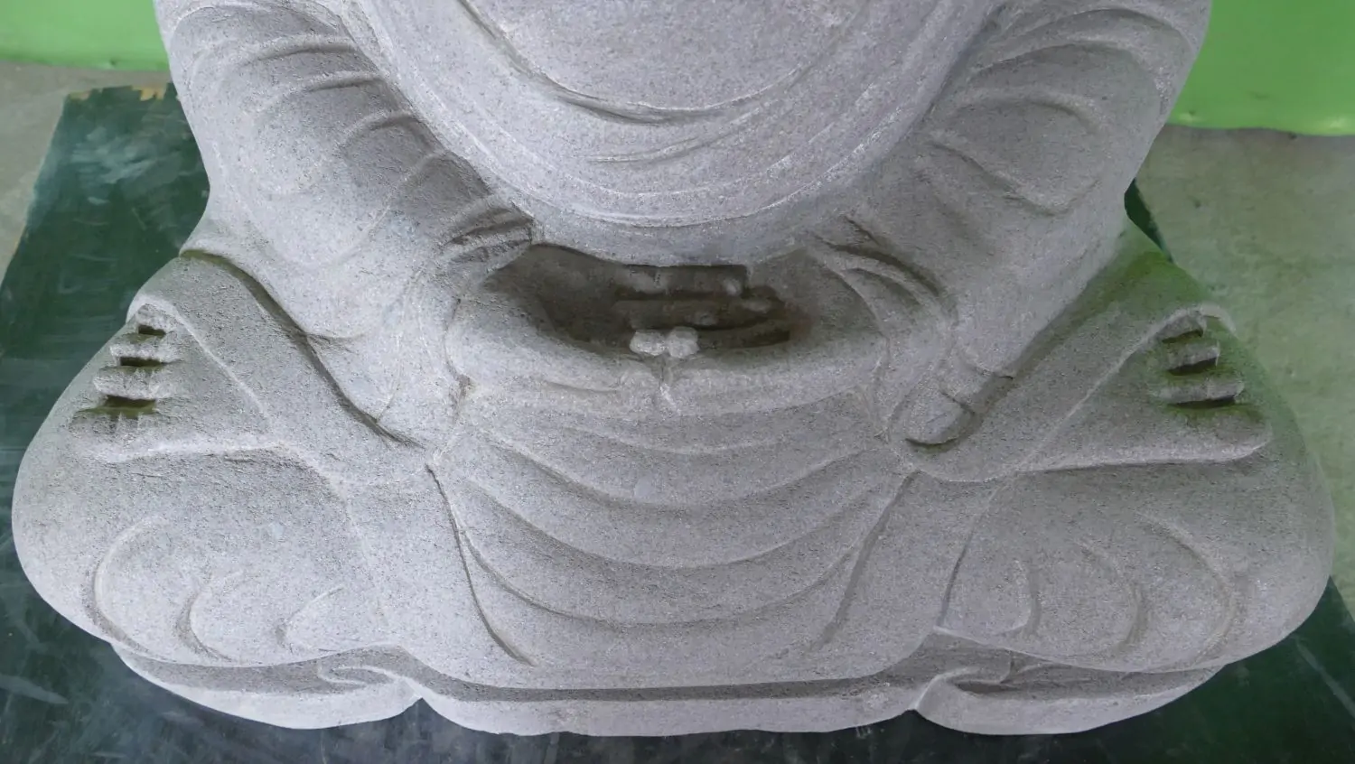  Product image 4 of the product “Seated Japanese Buddha made of Riverstone in Dhyana position - gesture of meditation, H. 80cm ”